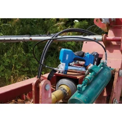 D20 20V Grease Gun Kit, 1 x 2.0Ah Battery, 1 x Charger (3 Piece)
