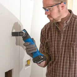 D20 20V Oscillating Multi-Tool, 1 x 2.0Ah Battery, 1 x Charger