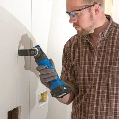 D20 20V Oscillating Multi-Tool, 1 x 2.0Ah Battery, 1 x Charger